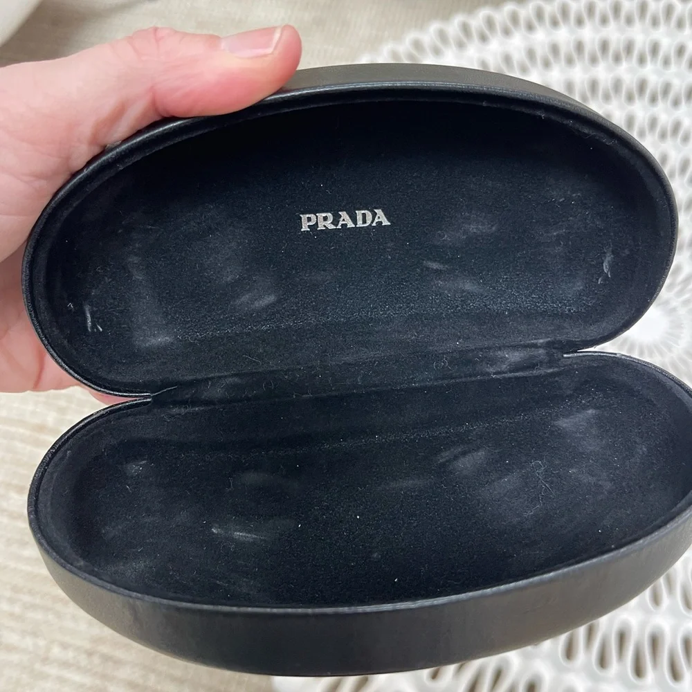 Prada - Picture 7 of 9